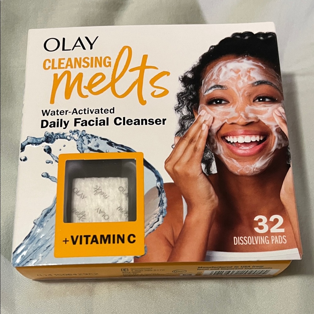 OLAY Cleansing Melts Daily Facial Cleanser with Vitamin C - Orange and White